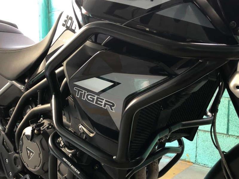Hepco & Becker Paraserbatoio Triumph Tiger 900 Rally/GT/PRO 20/23 Nero / Versione SOLID - paramotori