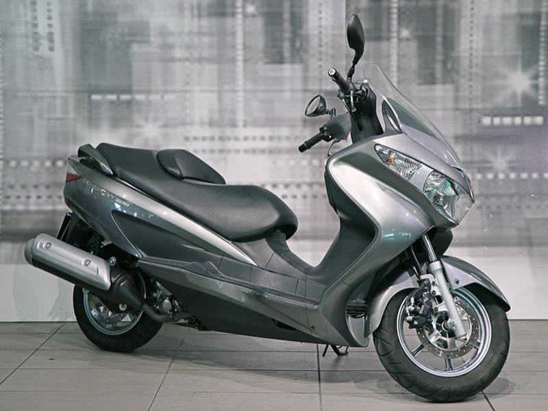 Suzuki Burgman 200 Grigio usata - moto scooter maxiscooter
