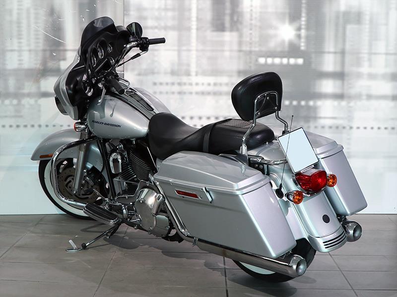 Harley Davidson Street Glide Platinum 1450 FLHXI colore grigio usato in  vendita