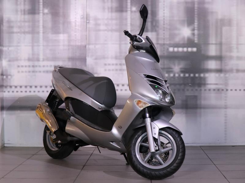 Aprilia Leonardo 150 Grigio Chiaro usata - moto scooter maxiscooter