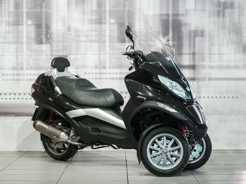 Piaggio MP3 300 Nero lucido usata - moto 3 o 4 ruote