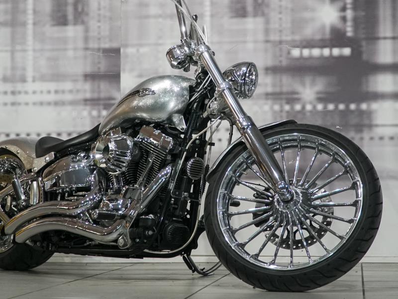 Harley Davidson 1690 Breakout FXSB colore grigio usato in vendita