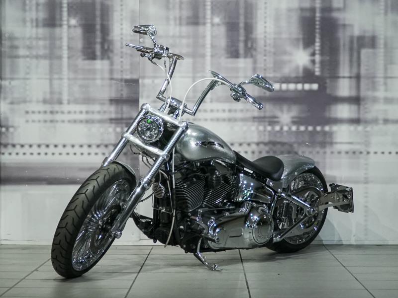 Harley Davidson 1690 Breakout FXSB colore grigio usato in vendita