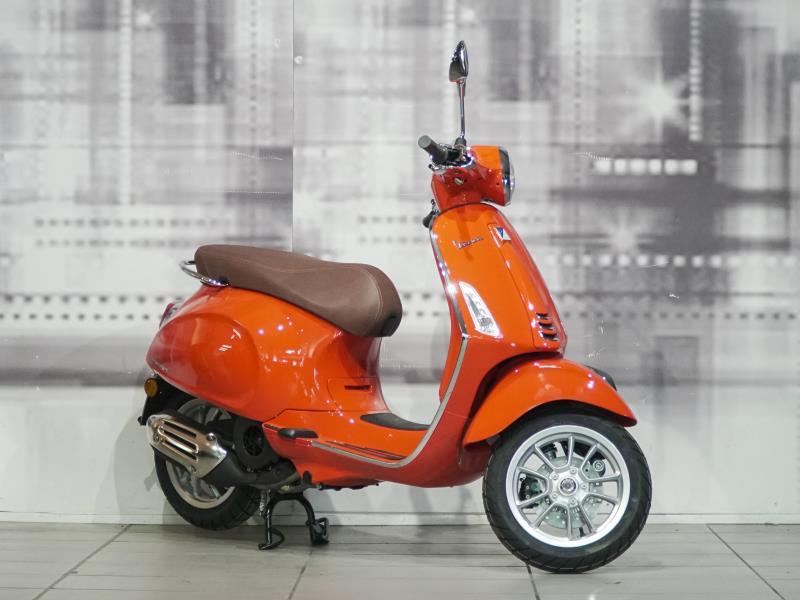 Piaggio Vespa Primavera 125 ABS colore arancio impulsivo nuovo in vendita