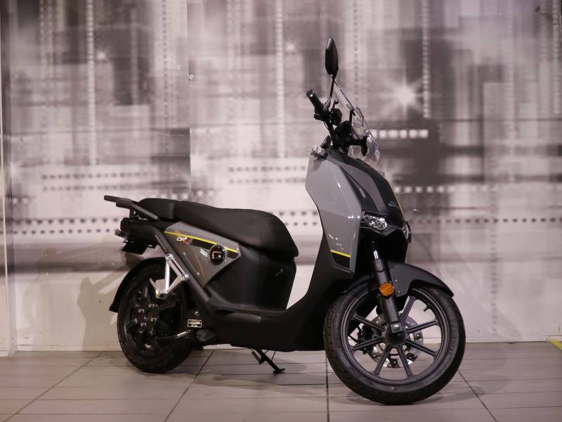 Super Soco CPX L3 2 Batterie Grigio aziendale - moto scooter maxiscooter
