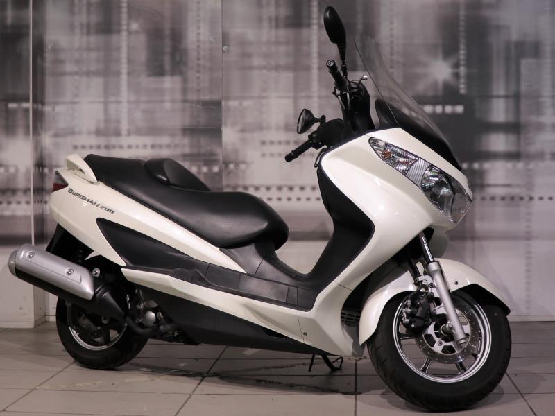 Suzuki Burgman 200 Bianco usata - moto scooter maxiscooter