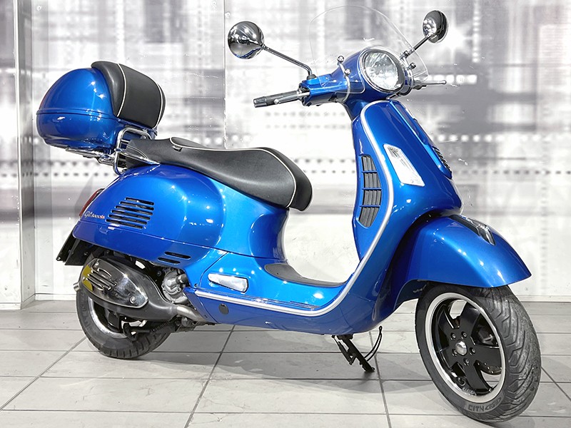 Piaggio Vespa GTS 300 4V ABS ASR Blu usata - moto scooter maxiscooter
