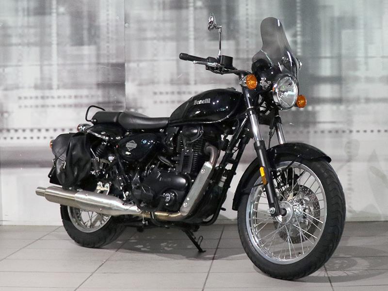 Benelli Imperiale 400 Nero lucido usata - moto scrambler