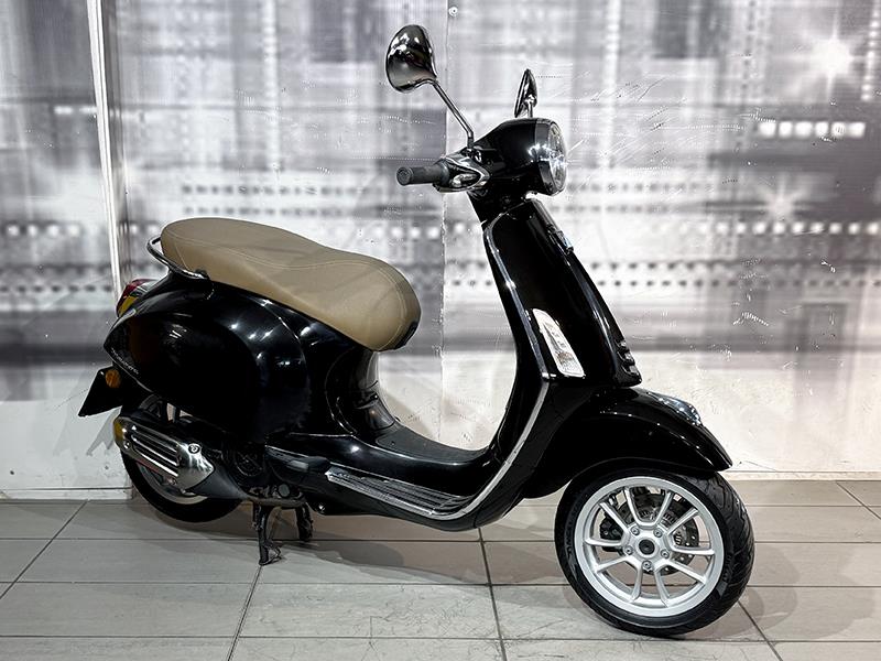 Piaggio Vespa Primavera 150 3V Nero Vulcano usata - moto scooter maxiscooter