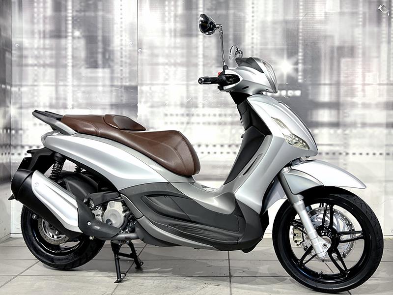 Piaggio Beverly 350 Sport Touring Grigio usata - moto scooter maxiscooter