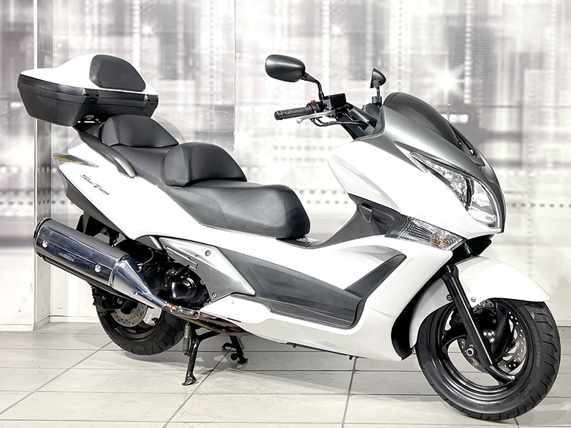 Honda SW-T 400 con bauletto Pearl Sunbeam White usata - moto scooter maxiscooter