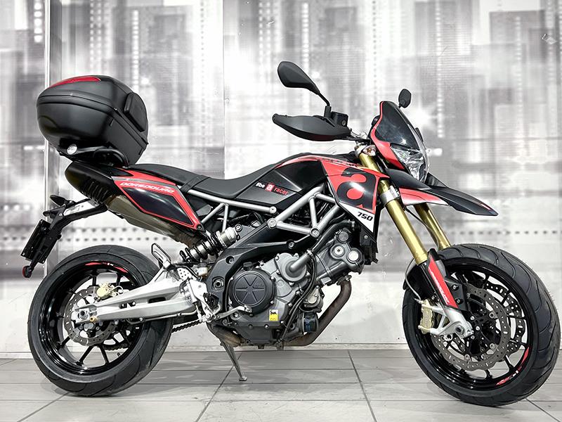 Aprilia Dorsoduro 750 Nero/Rosso usata - moto supermotard