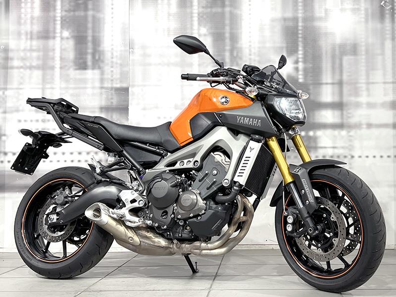 Yamaha MT-09 Blazing Orange usata - moto naked