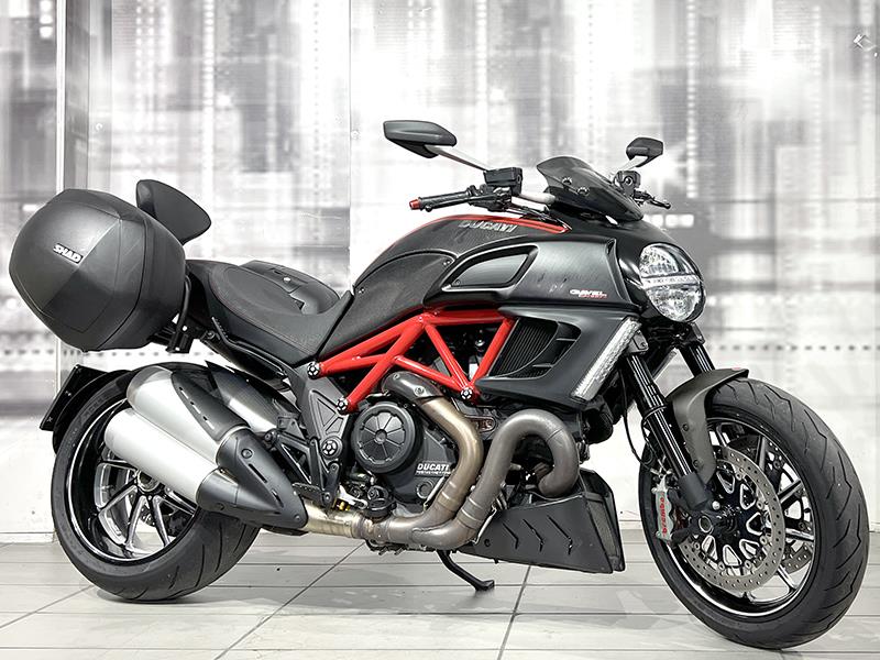 Ducati Diavel Carbon Rosso/Nero carbon usata - moto naked