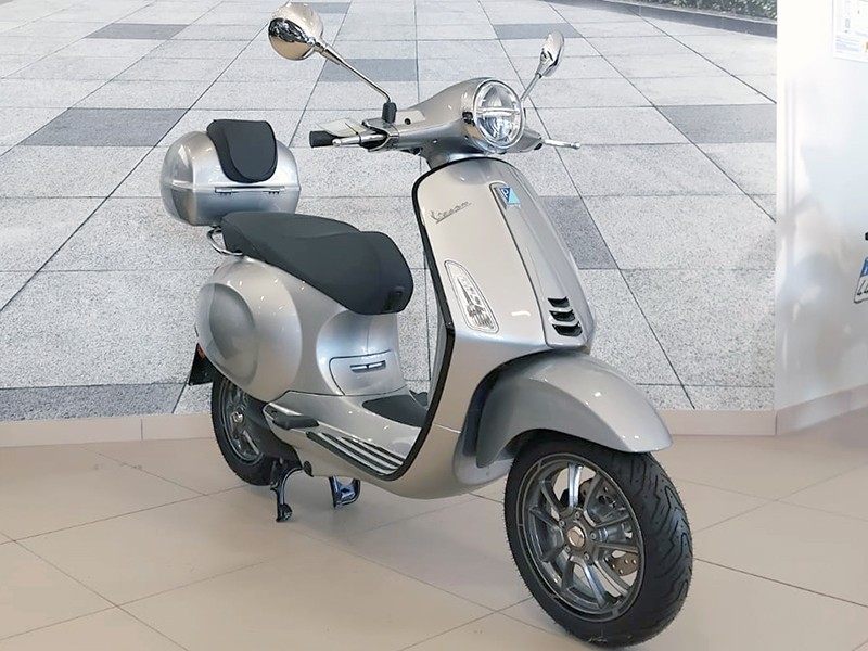 Piaggio Vespa Pure Electric 70 Km/g (L3) Nero Profondo usata - moto scooter maxiscooter