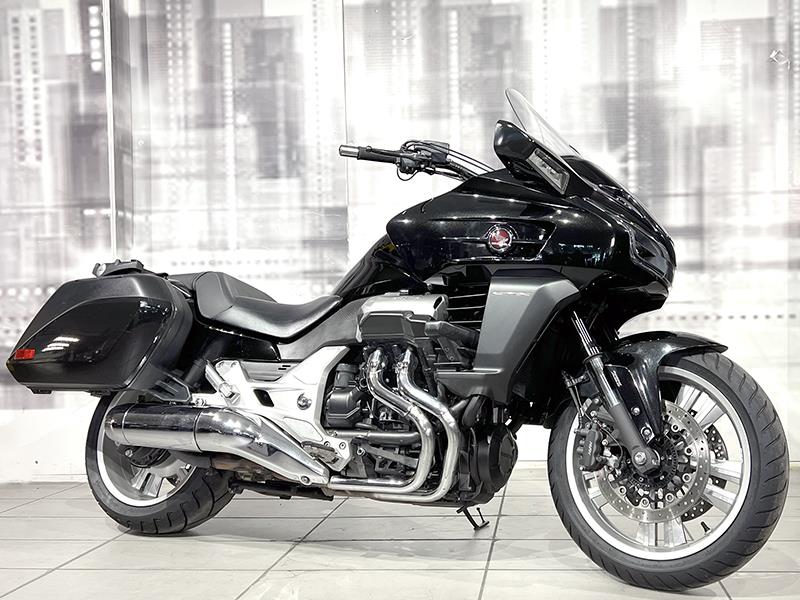 Honda CTX  1300 Black usata - moto sport tourer