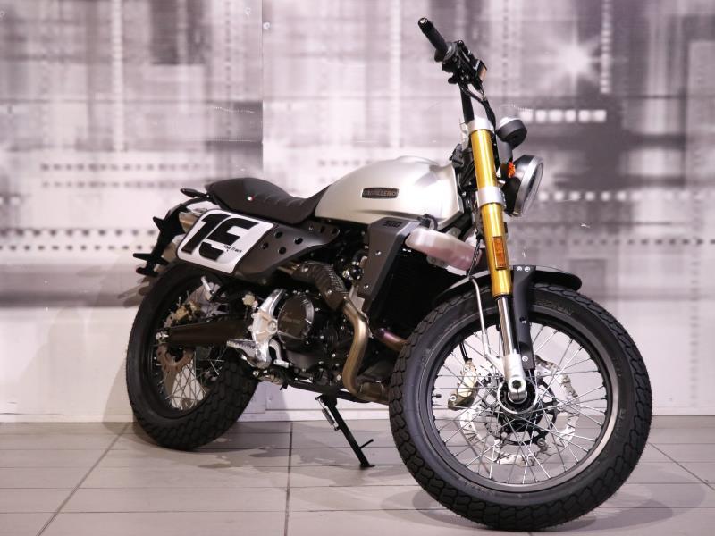 Fantic Motor Caballero Flat Track 500 Argento aziendale - moto scrambler