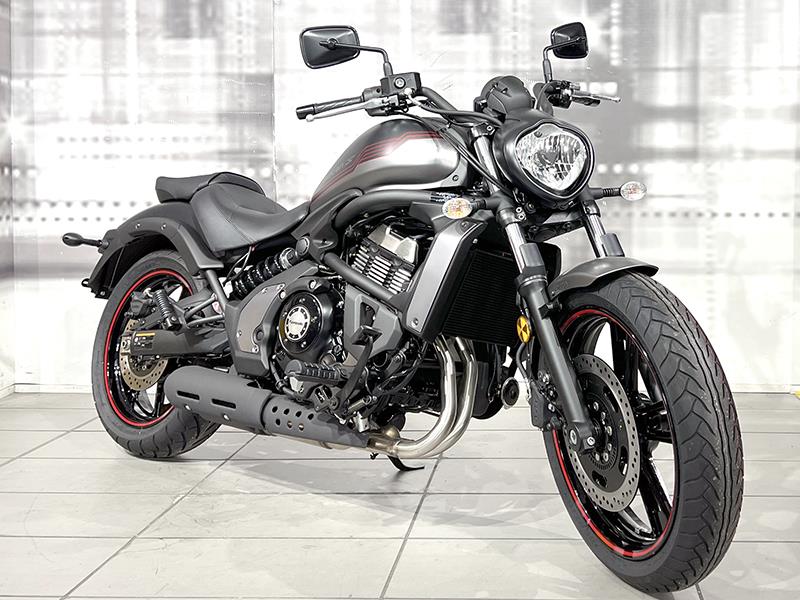 Kawasaki Vulcan 650 S Red/Black nuova - moto custom