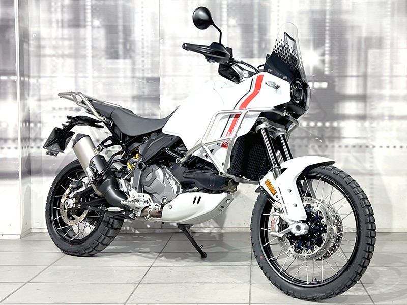 Ducati DesertX Star White Silk usata - moto crossover