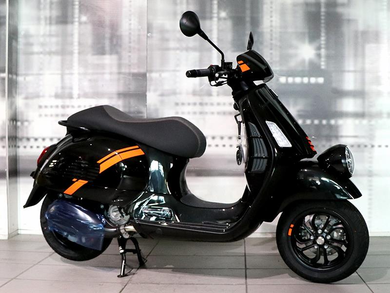 Piaggio Vespa GTV 300 Nero Convinto aziendale - moto scooter maxiscooter