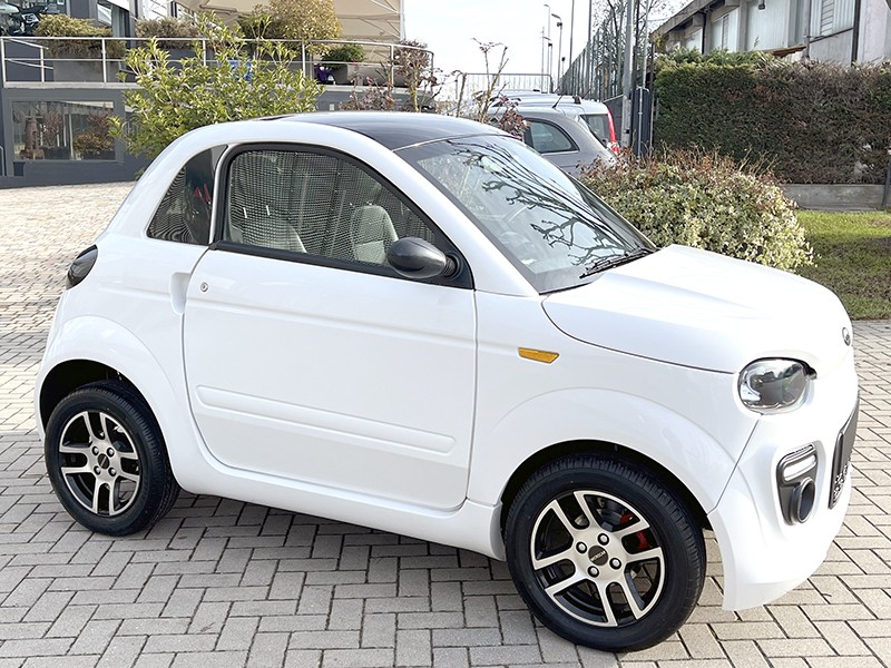 Microcar Duè Initial Bianco Ghiaccio usata - microvetture guida con patentino