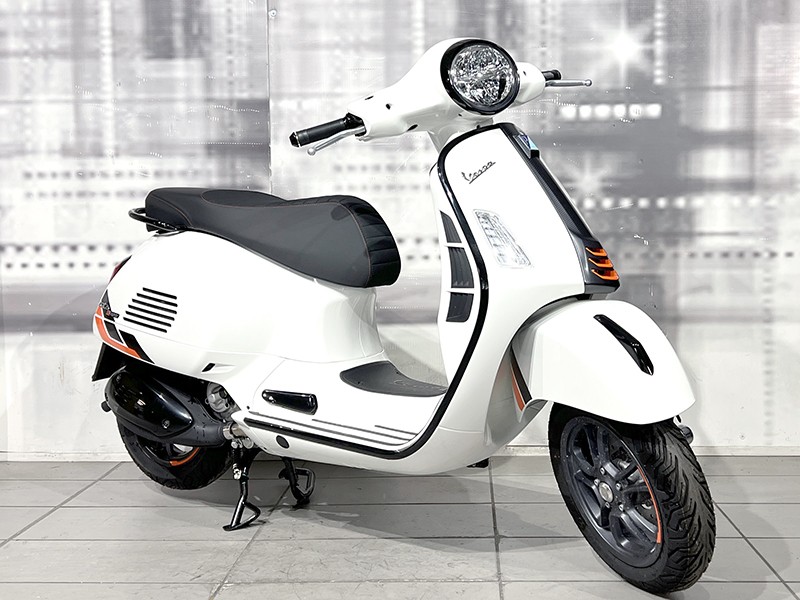 Piaggio Vespa GTS 310 SuperSport Bianco Innocente nuova - moto scooter maxiscooter