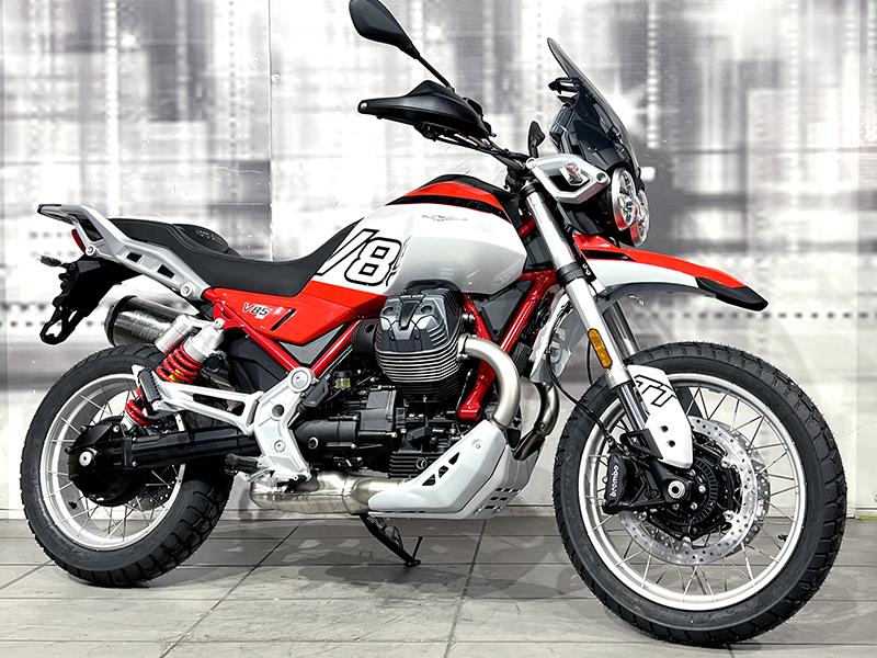 Moto Guzzi V85 TT Rosso Fuji nuova - moto crossover