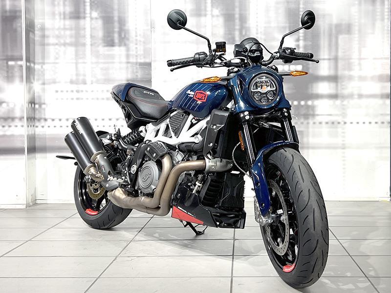 Indian FTR 100% R Carbon Blue Candy Carbon usata - moto naked