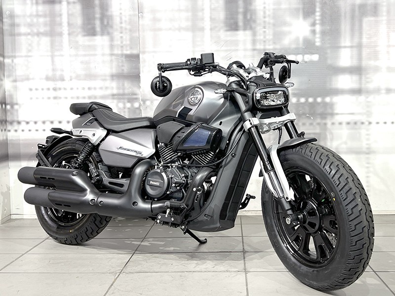 Benelli Leoncino Bobber 400 Onix Gray nuova - moto custom