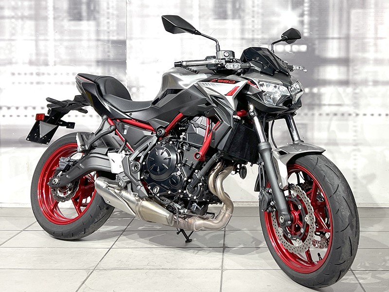Kawasaki Z 650 depotenziata Silver/Red usata - moto naked
