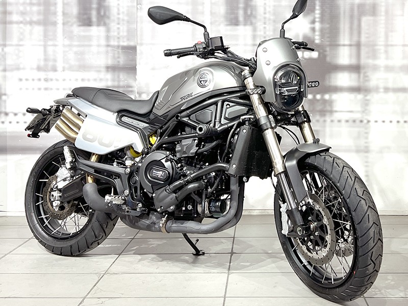 Benelli Leoncino Trail 800 Grigio usata - moto naked