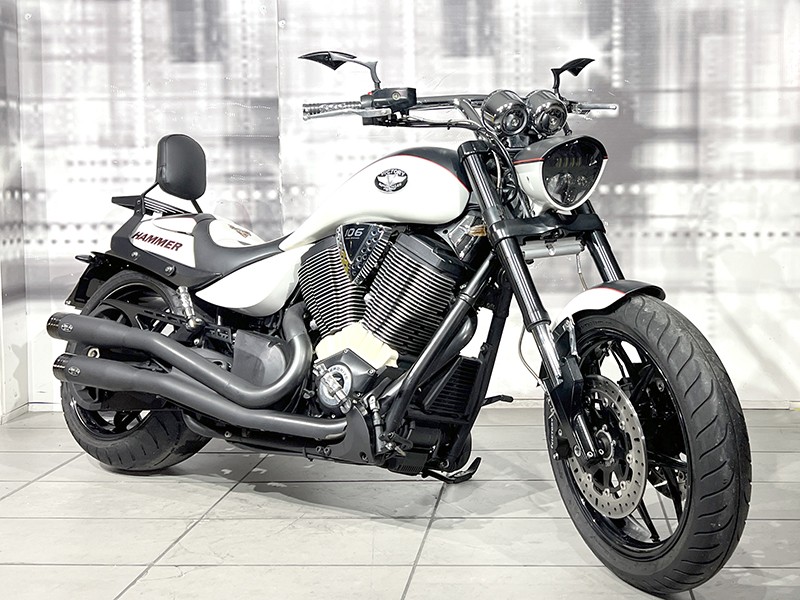 Victory Hammer S White usata - moto custom