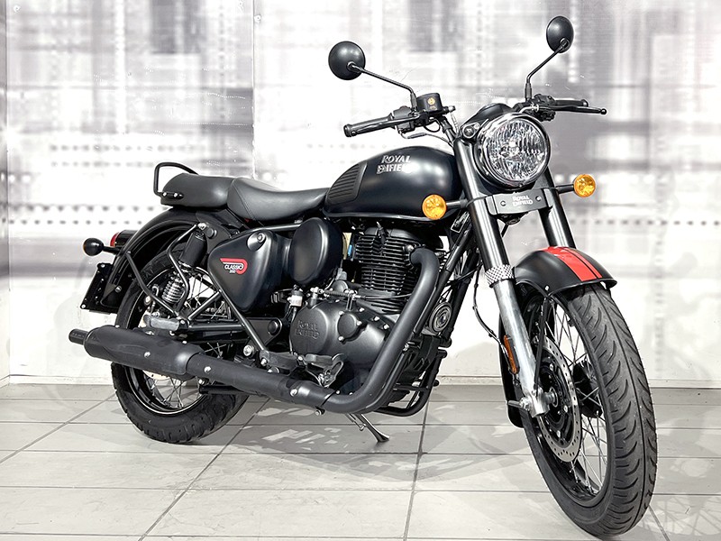 Royal Enfield Classic 350 Dark Stealth Black (RAGGI) usata