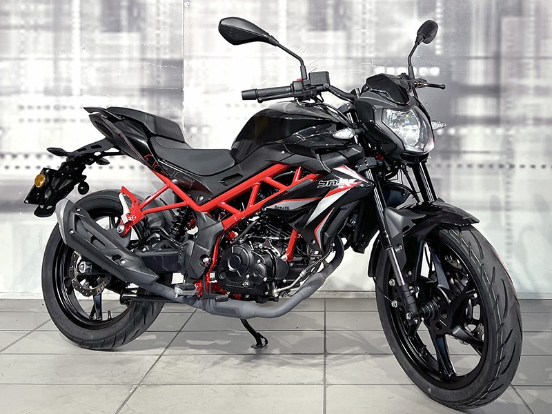 Benelli BN 125 Black usata - moto naked