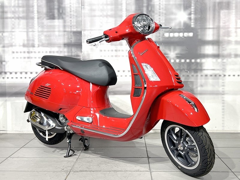 Piaggio Vespa GTS 310 Super Rosso Coraggioso nuova - moto scooter maxiscooter
