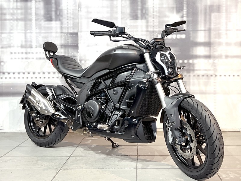 Benelli 502 C Nero usata - moto custom