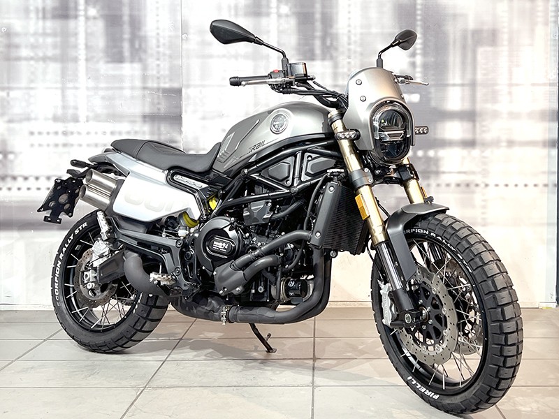 Benelli Leoncino Trail 800 Grigio usata - moto naked