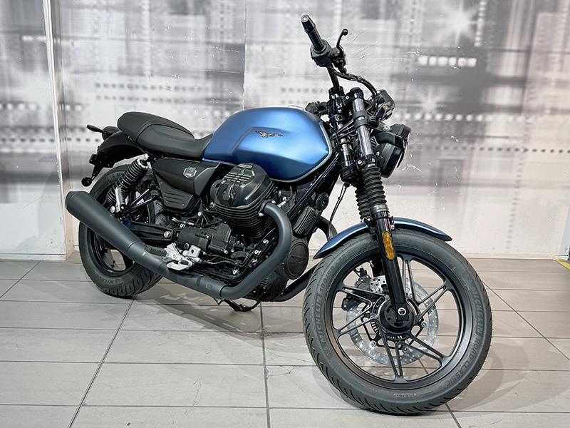 Moto Guzzi V7 Stone Blu Profondo nuova - moto naked