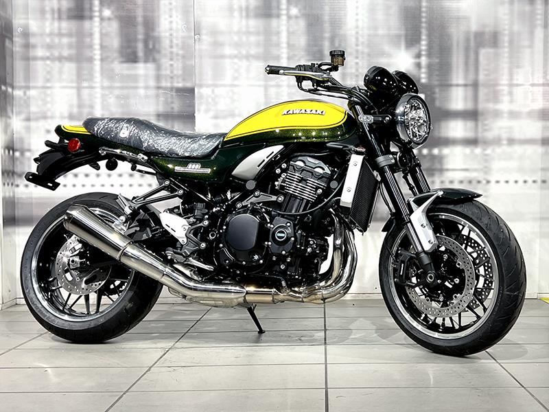 Kawasaki Z 900 RS Yellow Ball Edition Candy Green aziendale