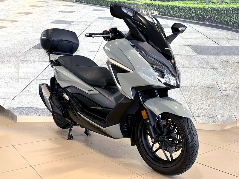 Honda Forza 350 Grigio usata - moto scooter maxiscooter