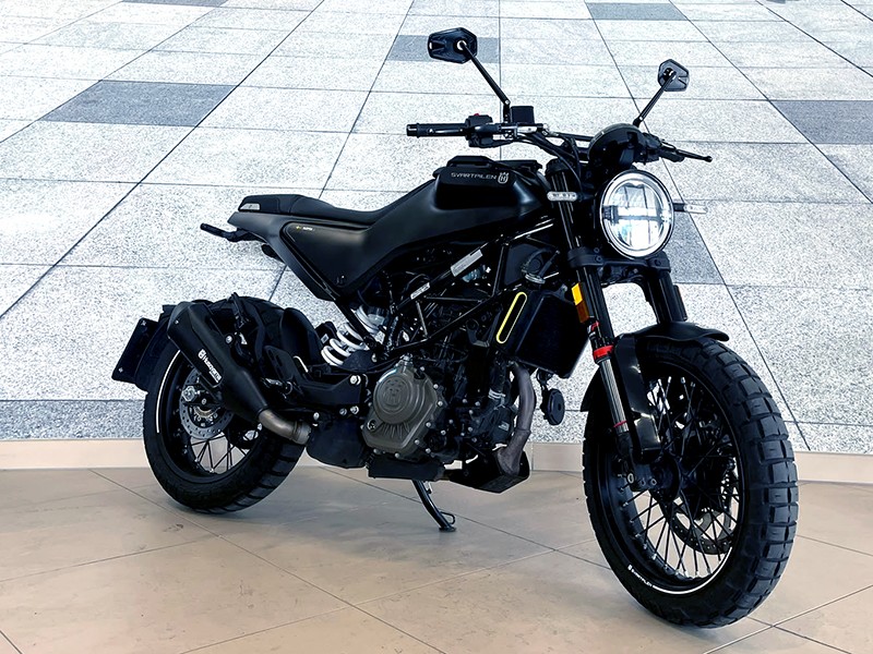 Husqvarna Svartpilen 125 Nero usata - moto naked