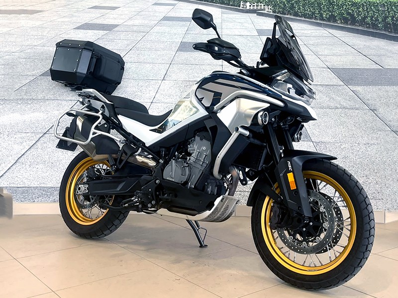 CFMoto 800MT Explore Starry White usata - moto crossover