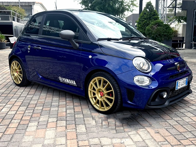 Abarth 595 Monster Energy Blu Yamaha usata - auto utilitaria